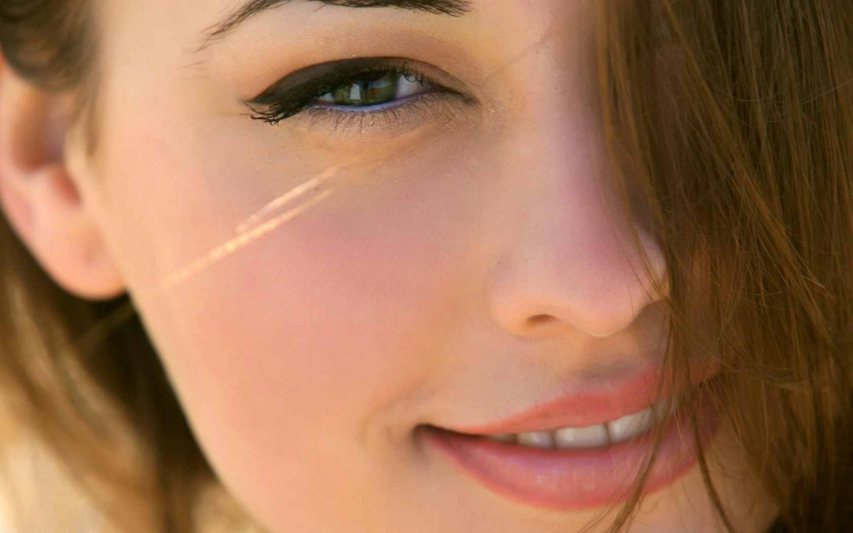 Красивые ресницы у девушки