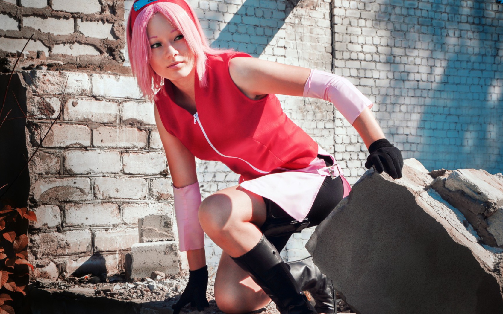 Розовые волосы у девушки