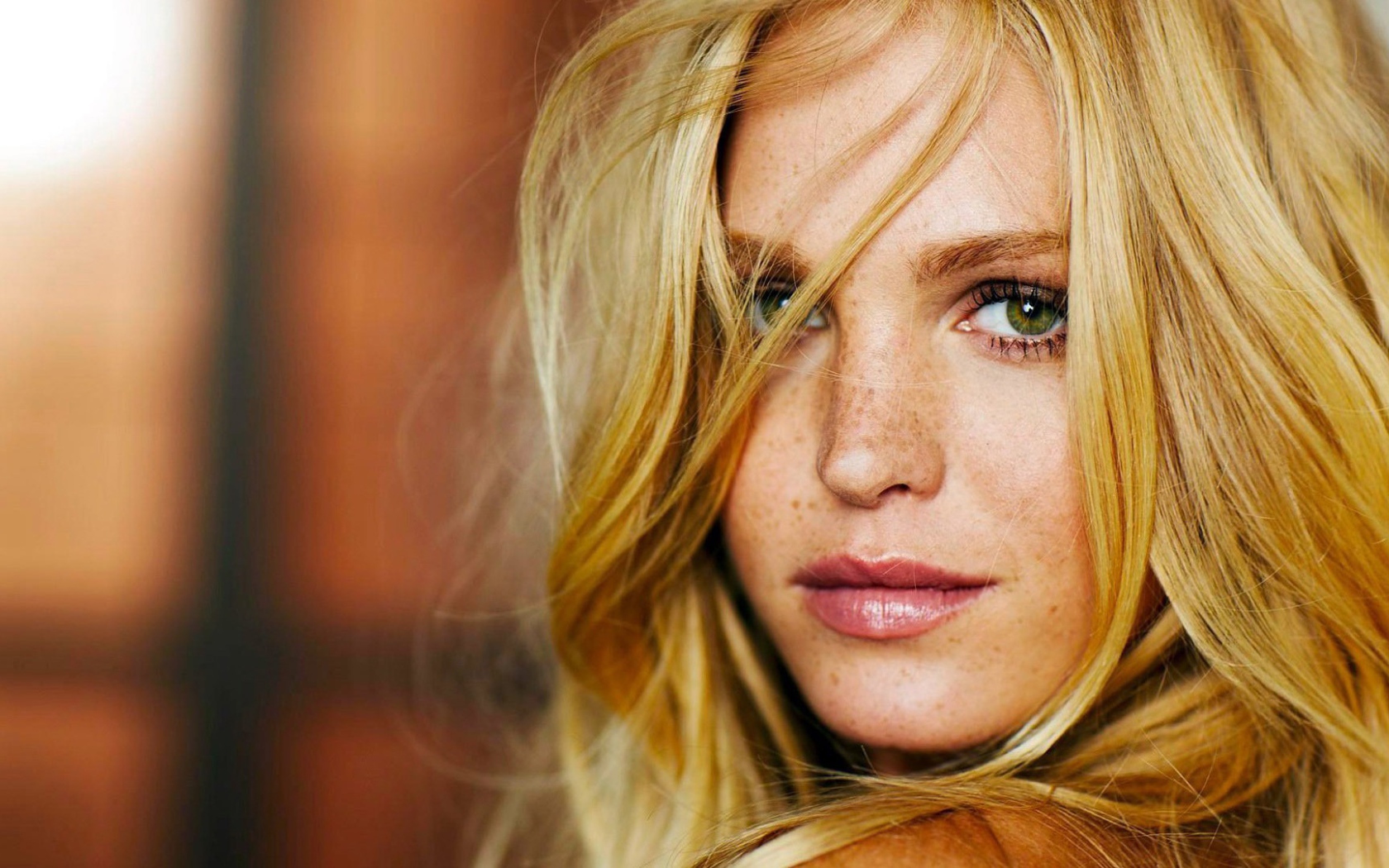 Рыжая девушка