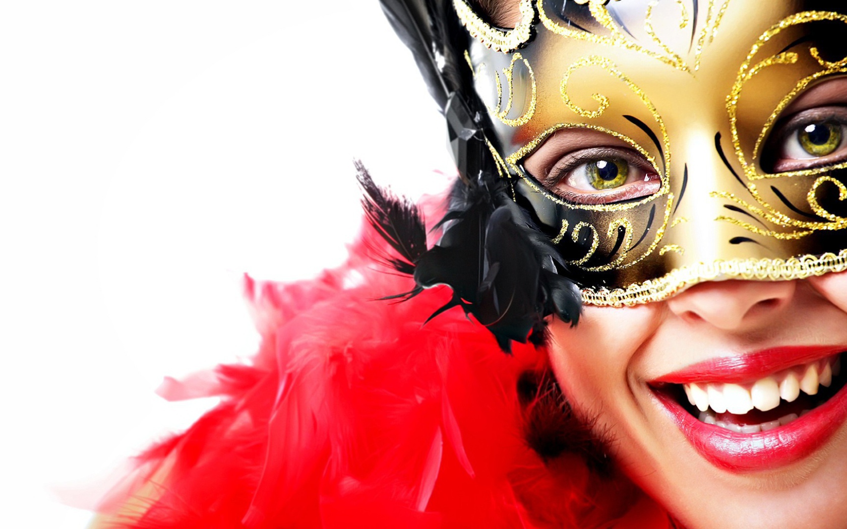 Девушка в маске