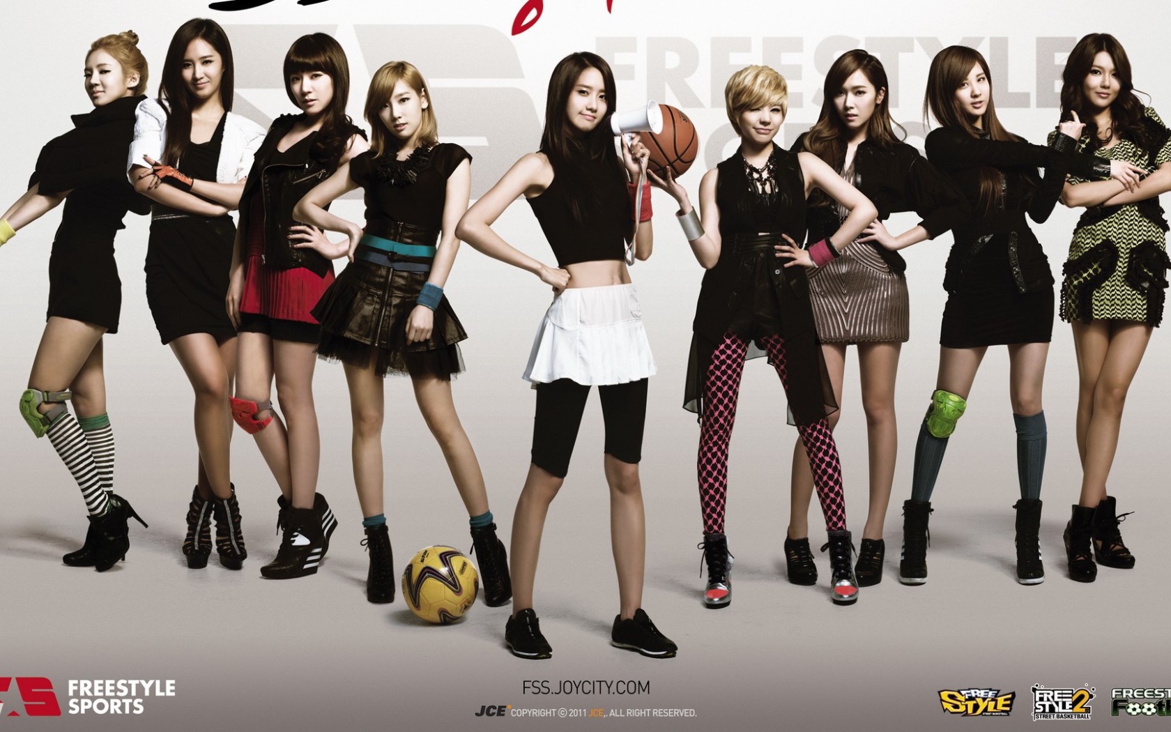 Корейские девушки в спортивной одежде