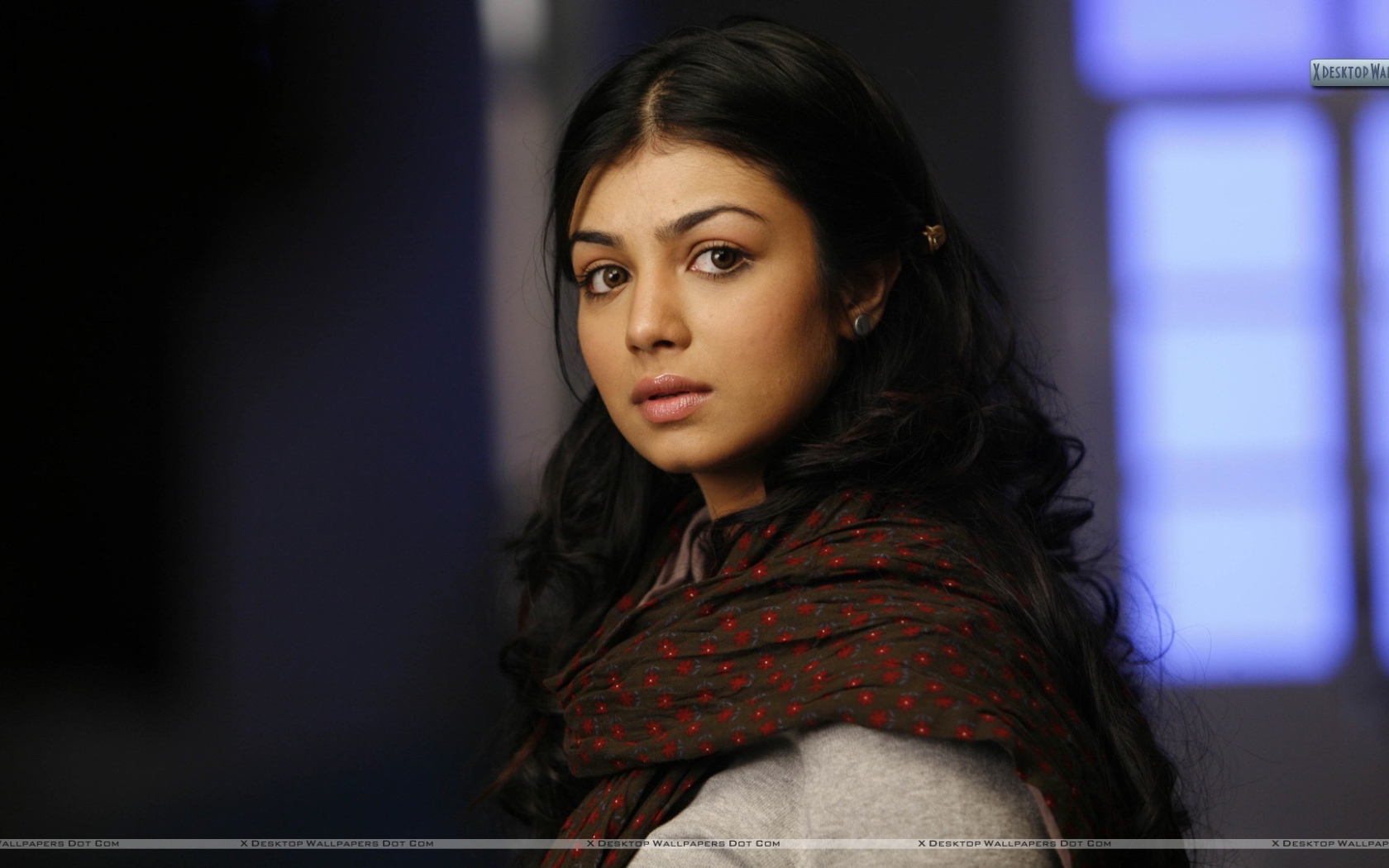 Брюнетка с черными глазами