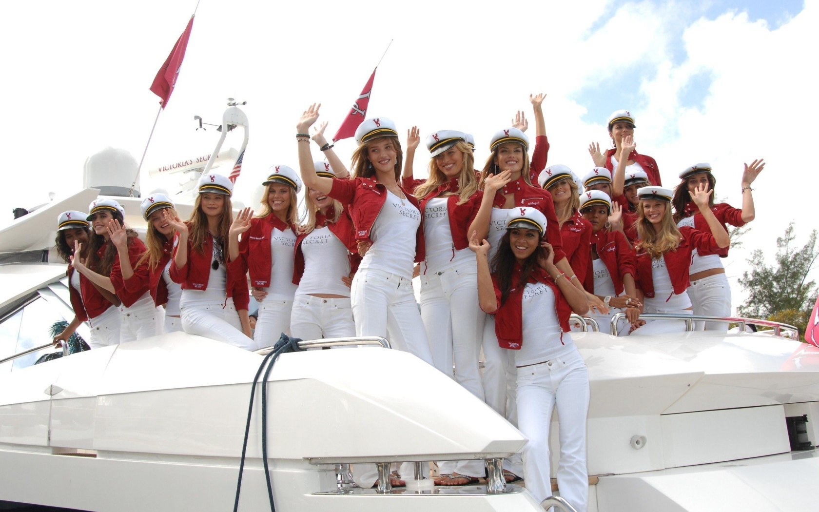 Групповое фото актрис