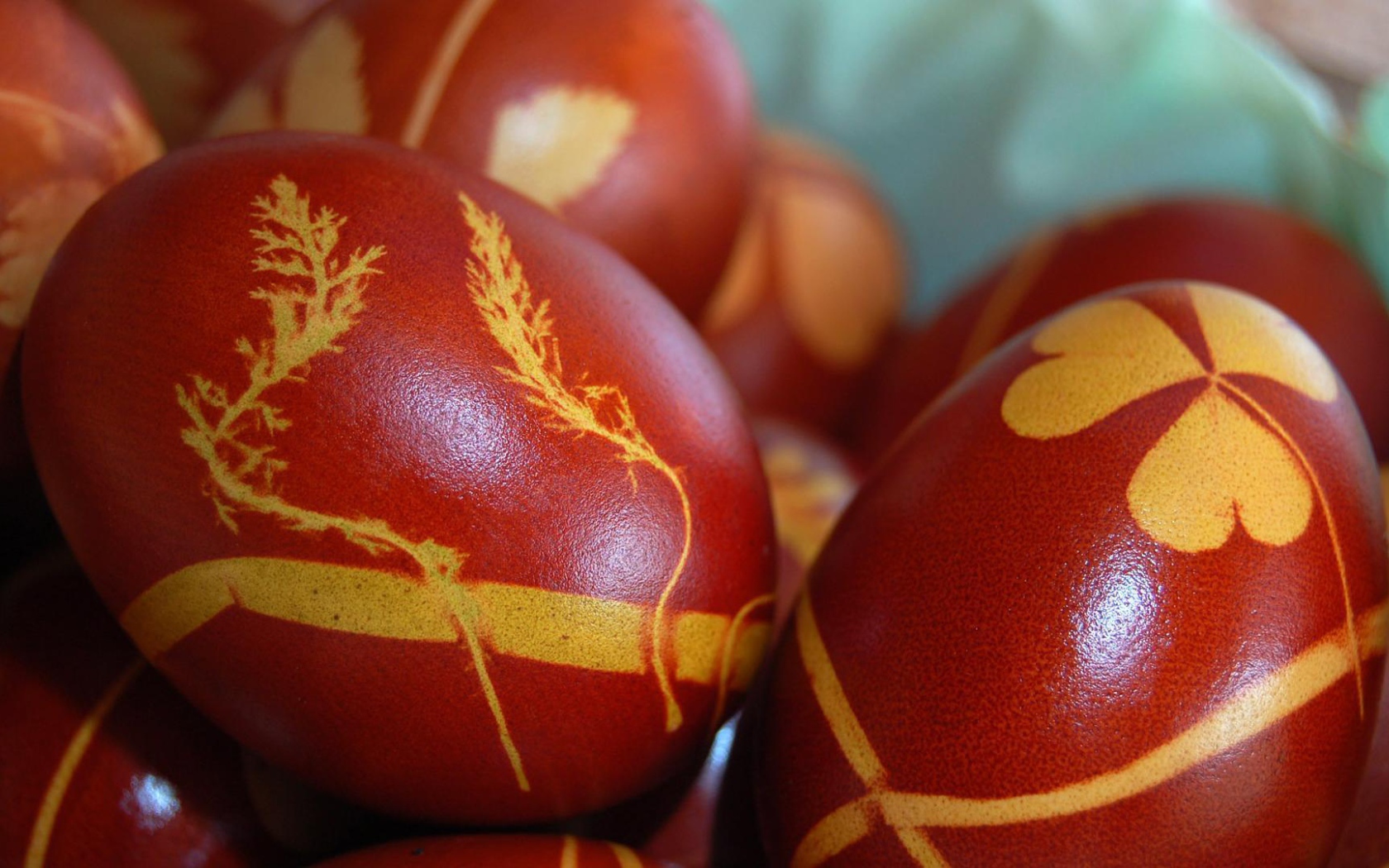 Красивый узор на яйцах на Пасху