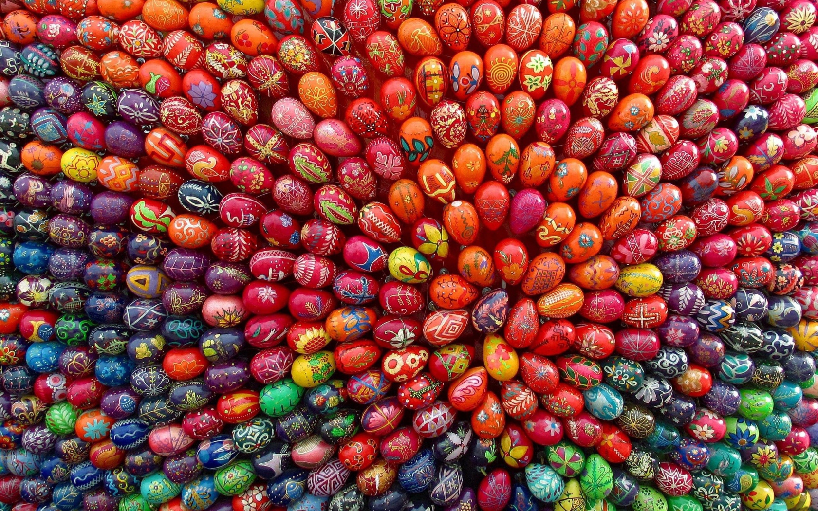 Орнамент из яиц на Пасху