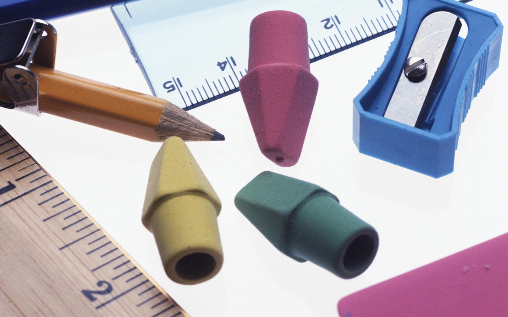 Чертежные принадлежности в День знаний 1 сентября