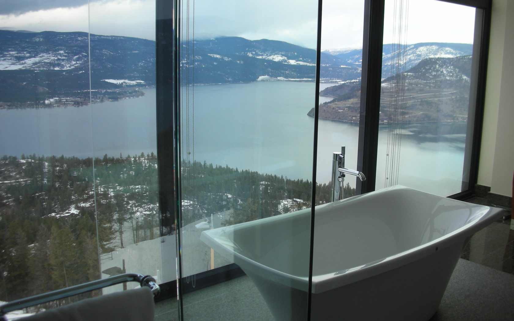 Застеклённая ванна