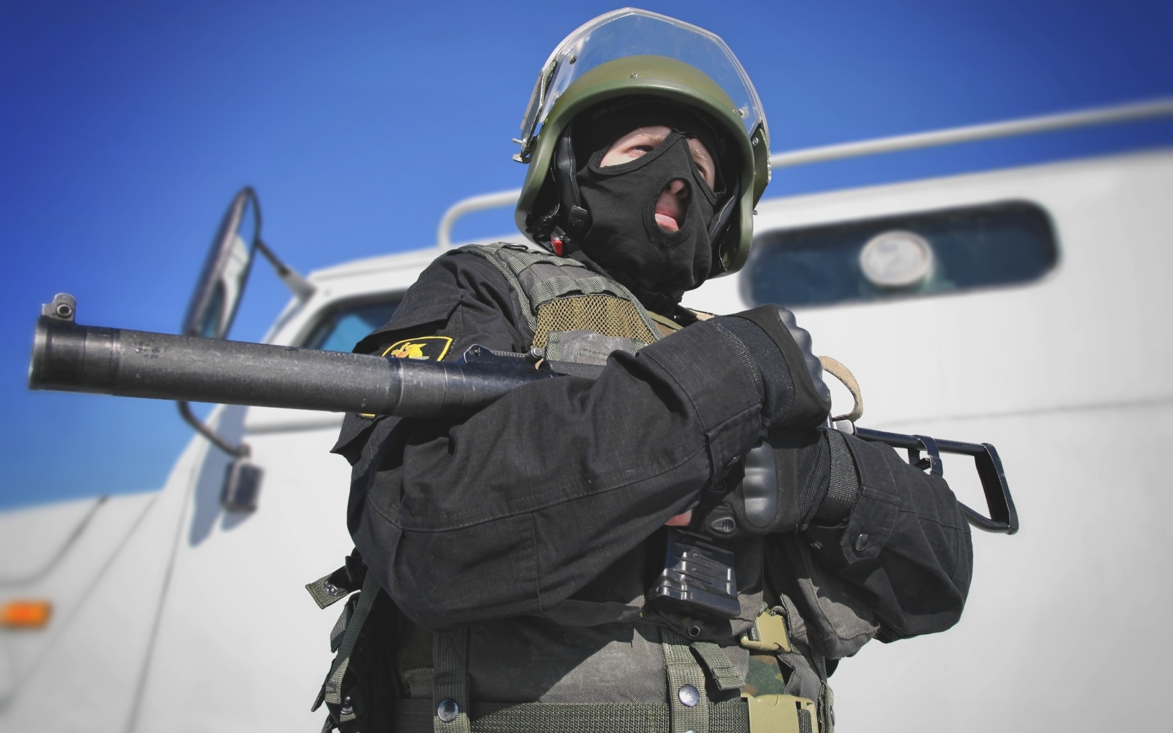 Спецназовец с оружием