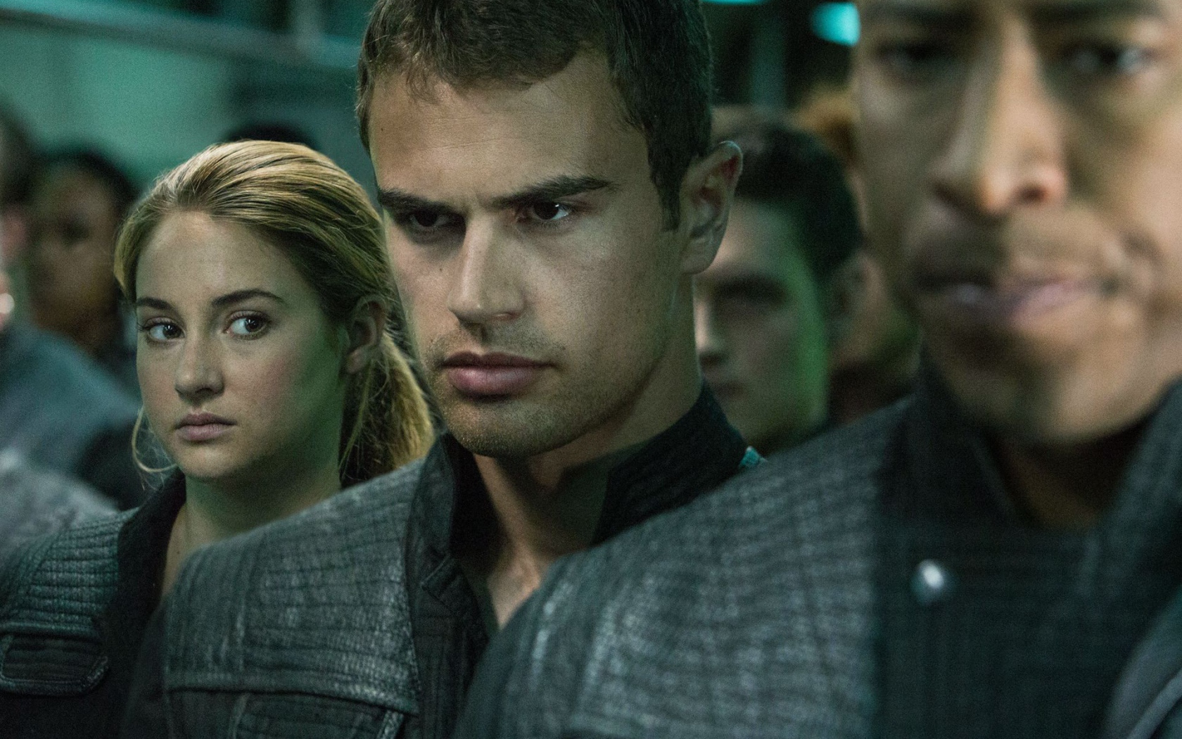 Кинозвезда Тео Джеймс