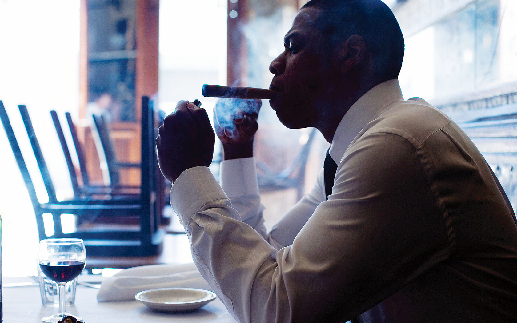 Jay Z с сигарой