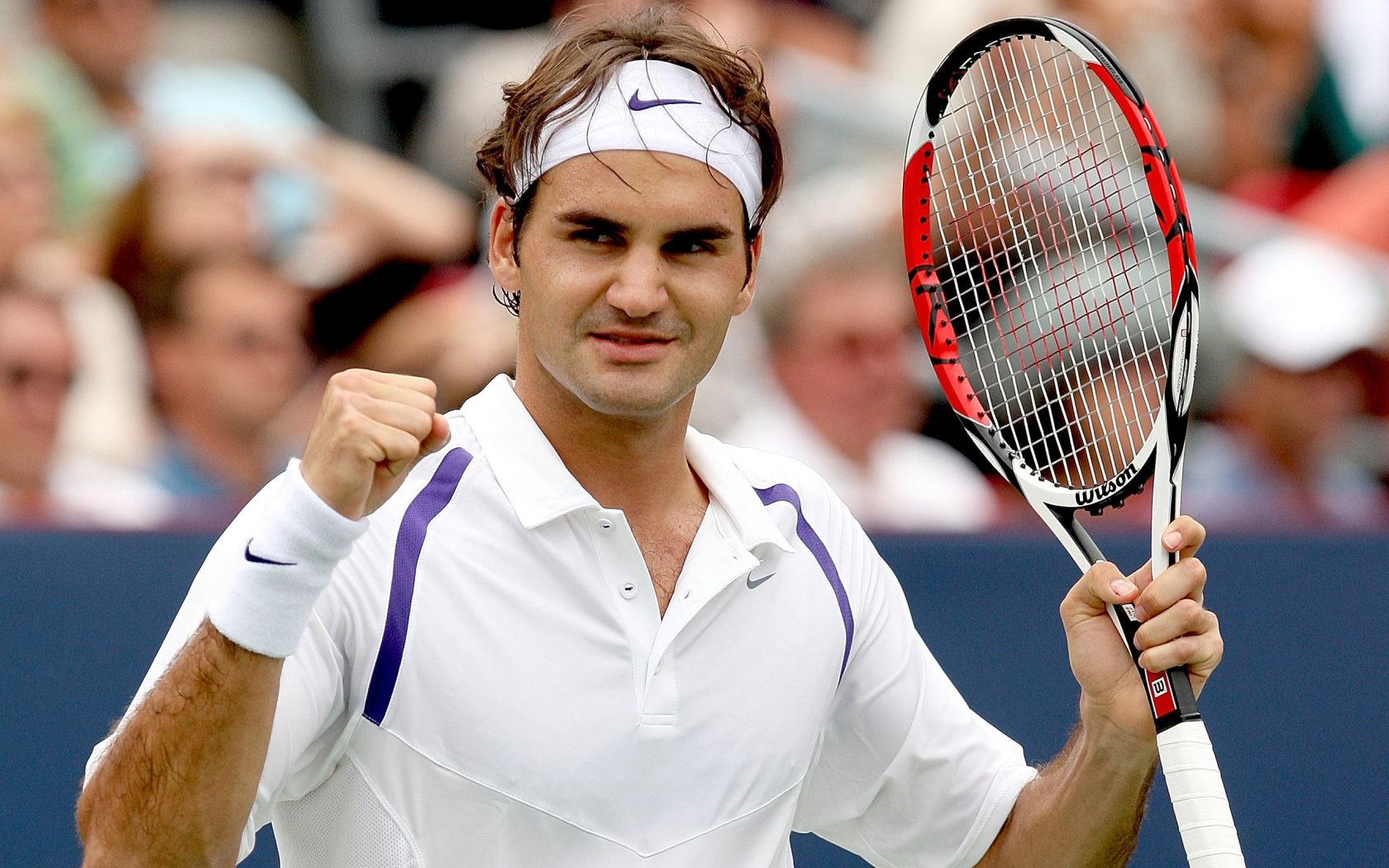 Роджер Федерер на теннисном корте