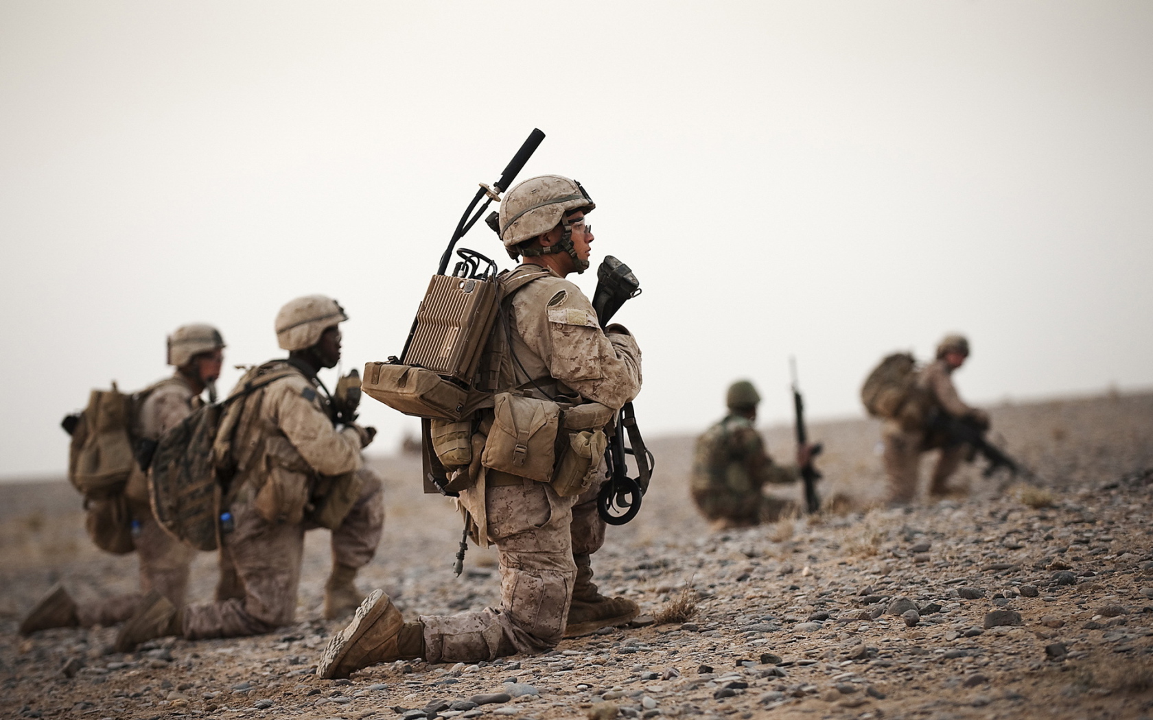 Солдаты идут в наступление