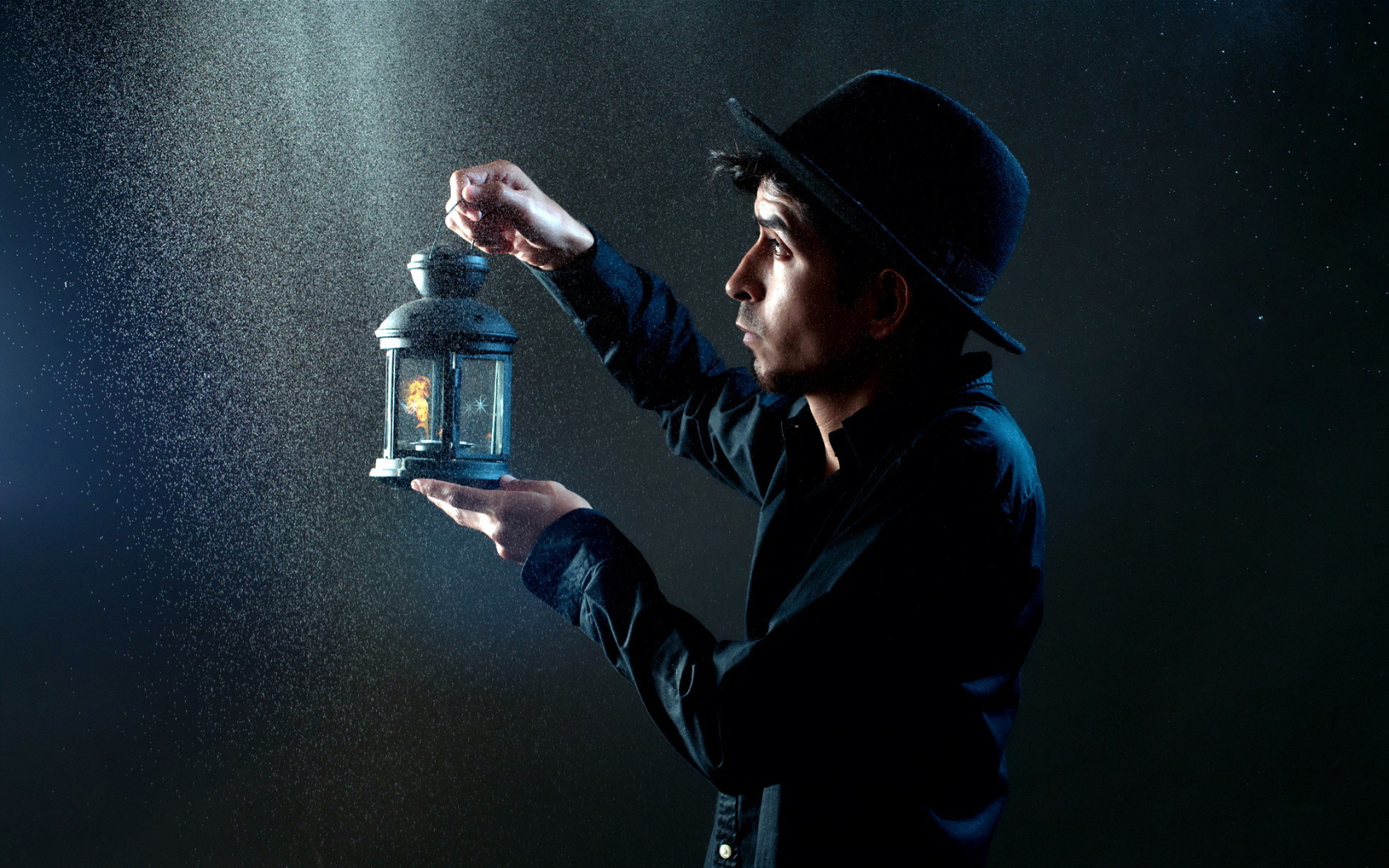 Парень с лампой