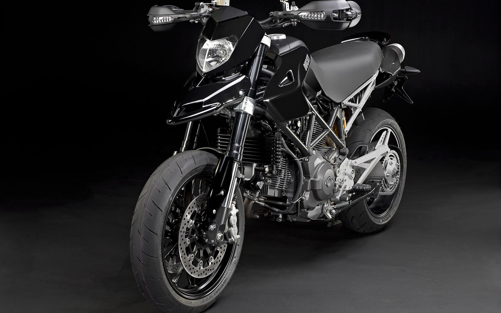 Красивый мотоцикл Ducati Hypermotard SP