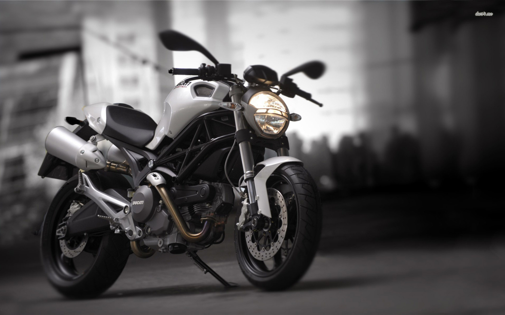 Красивый мотоцикл Ducati Monster 1200