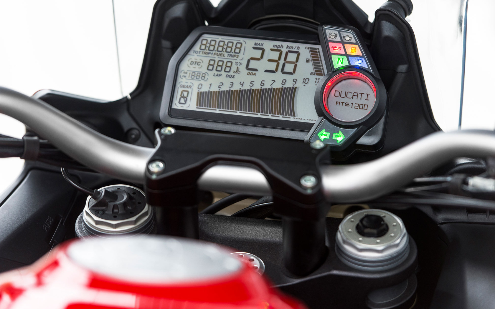 Красивый мотоцикл Ducati Multistrada 1200 S Granturismo