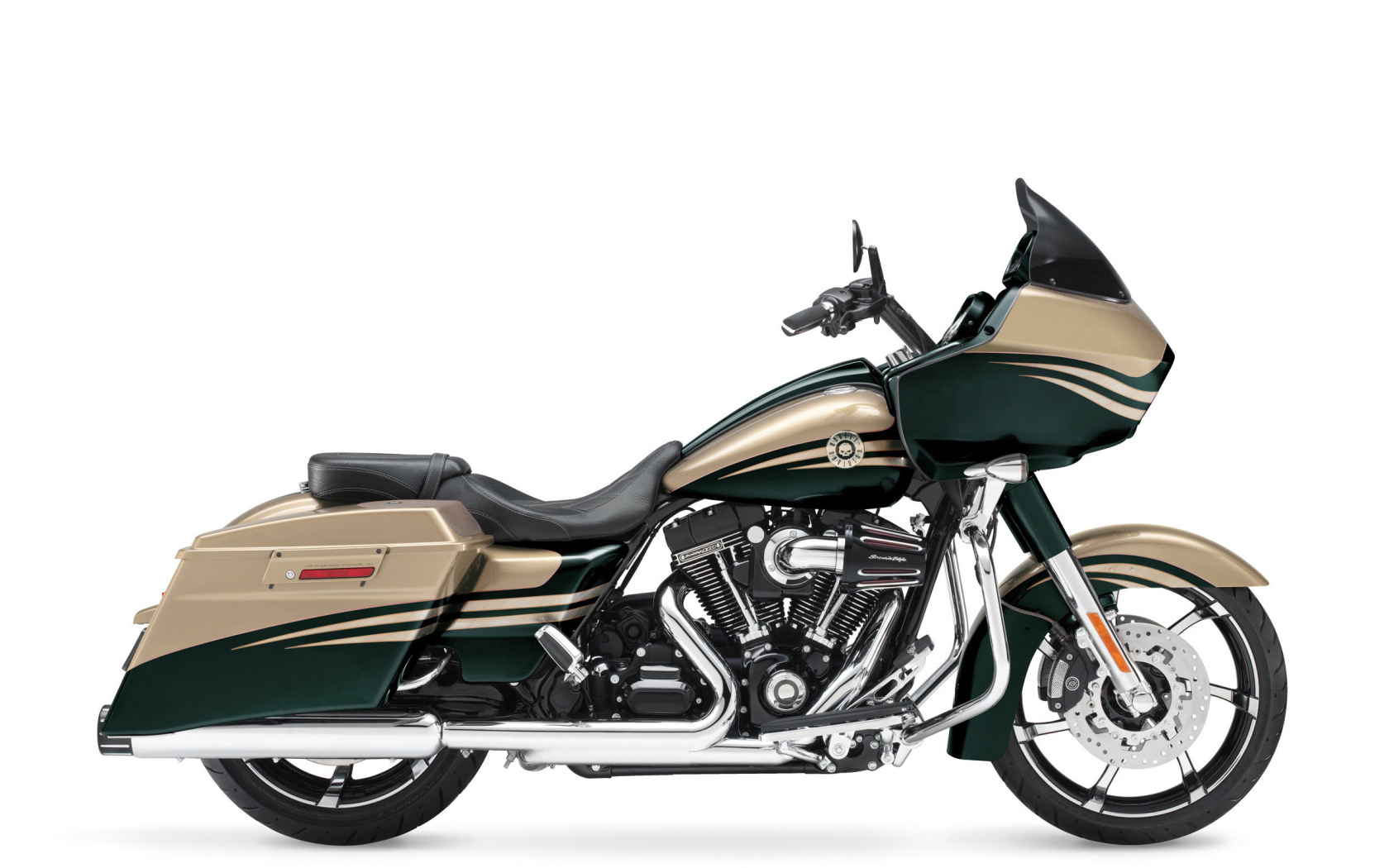 Красивый мотоцикл Harley-Davidson CVO Road King