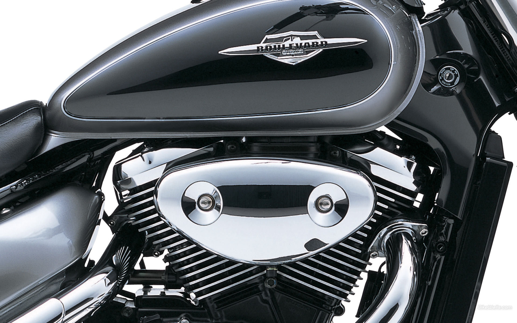 Красивый мотоцикл Suzuki Intruder C800C