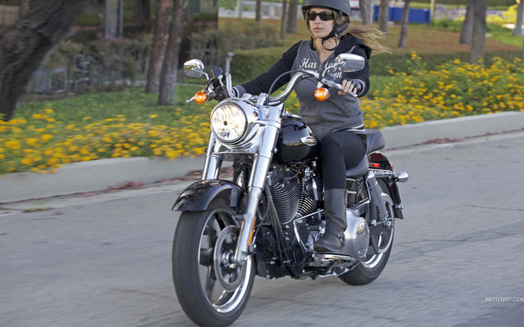 Красивый мотоцикл в москве Harley-Davidson Dyna Switchback