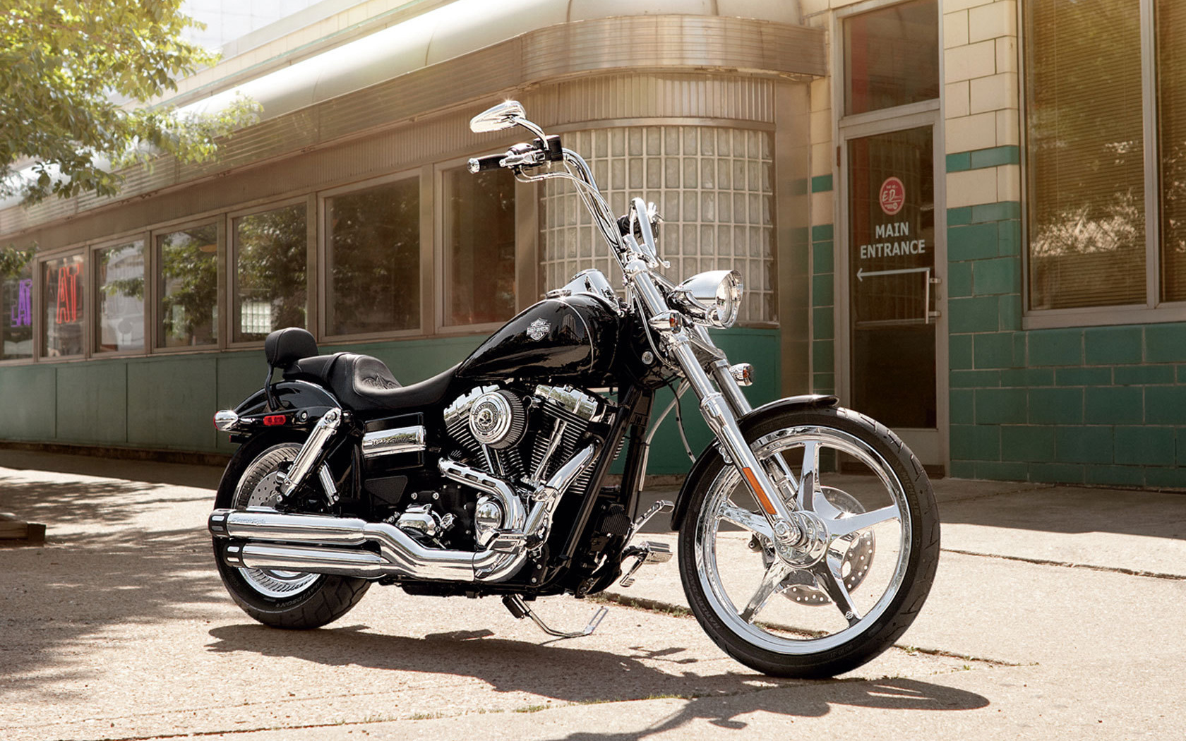 Красивый мотоцикл в москве Harley-Davidson Dyna Switchback