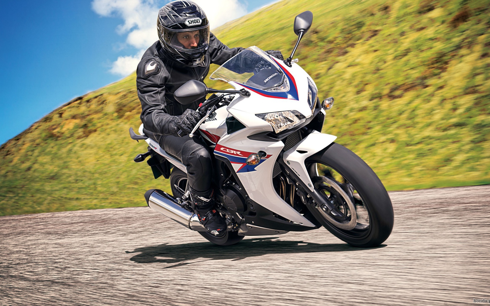 Красивый мотоцикл в москве Honda CBR 500 R