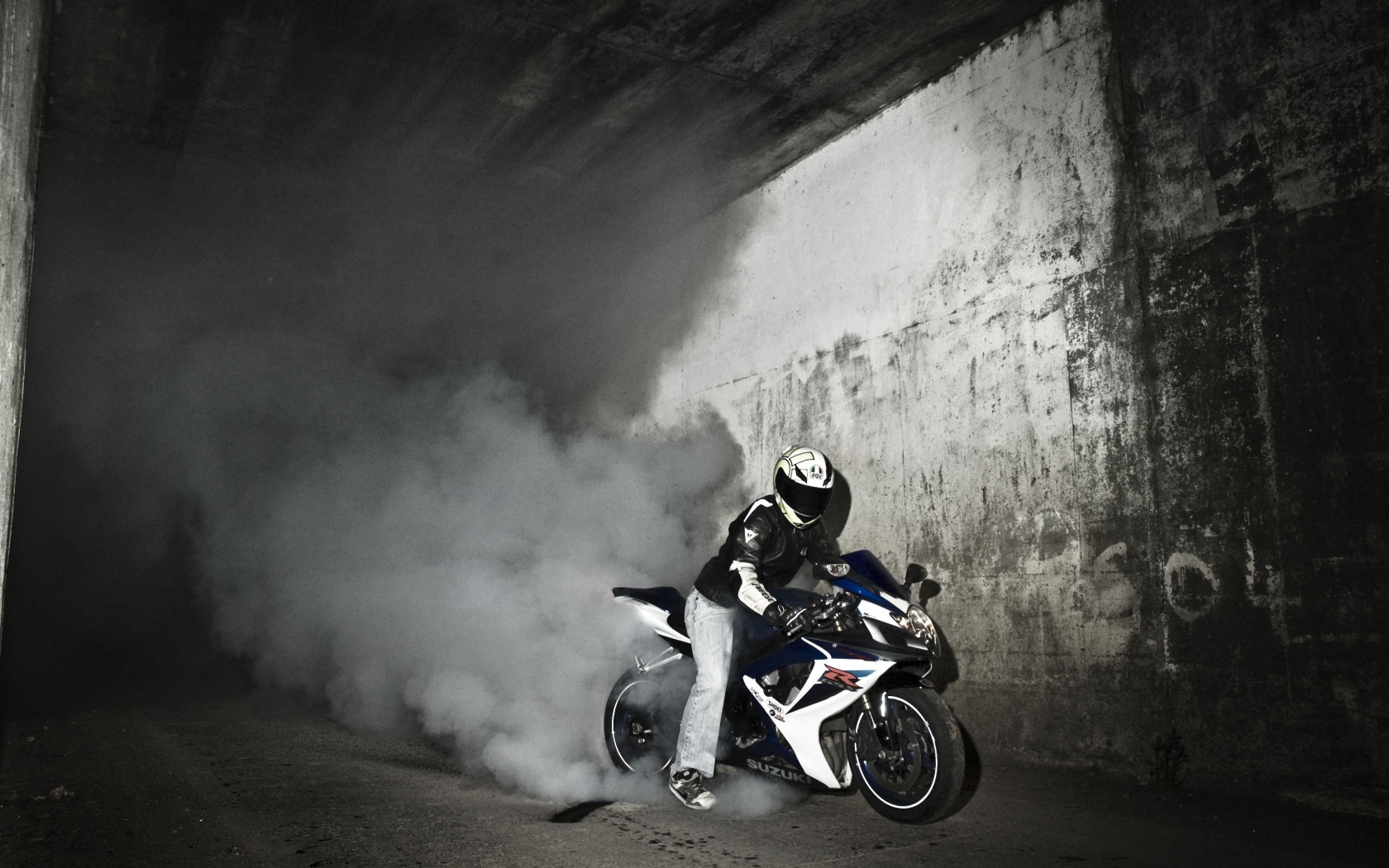 Красивый мотоцикл в москве Suzuki  GSX-R 1000