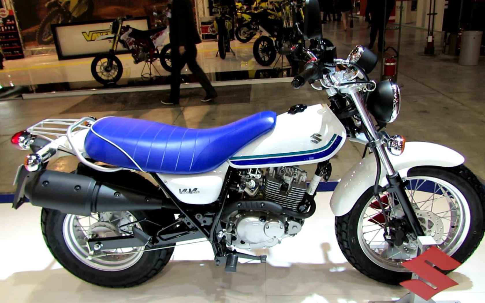 Красивый мотоцикл в москве Suzuki RV 125