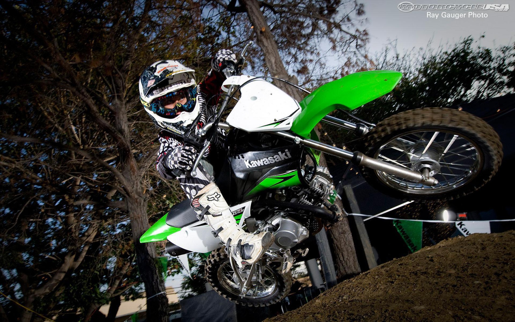 Мотоцикл модели Kawasaki KLX 110