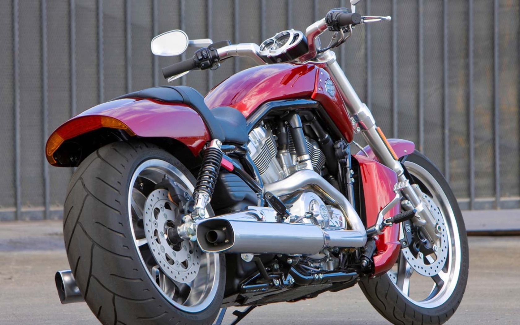 Быстрый мотоцикл Harley-Davidson V-Rod Muscle