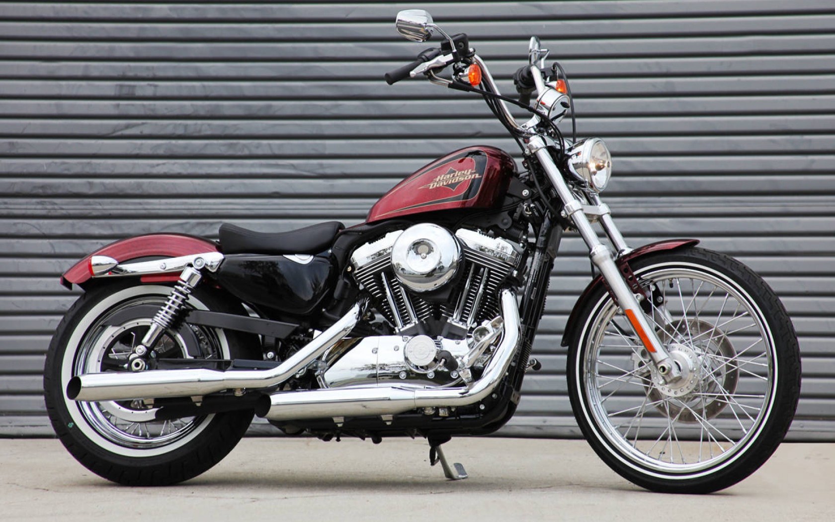 Быстрый мотоцикл Harley-Davidson XL 1200V Sportster Seventy-Two