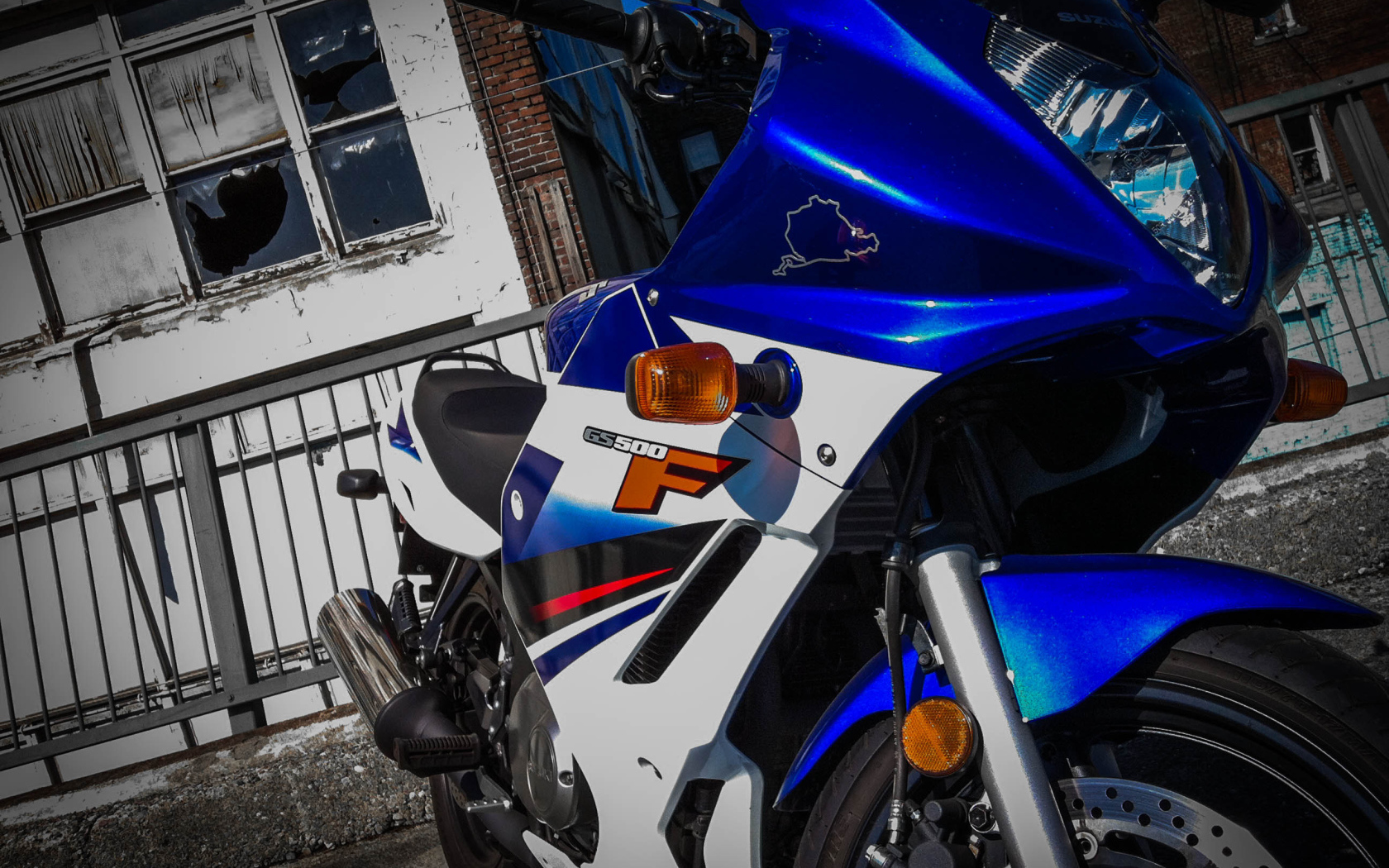 Быстрый мотоцикл Suzuki  GS 500 F