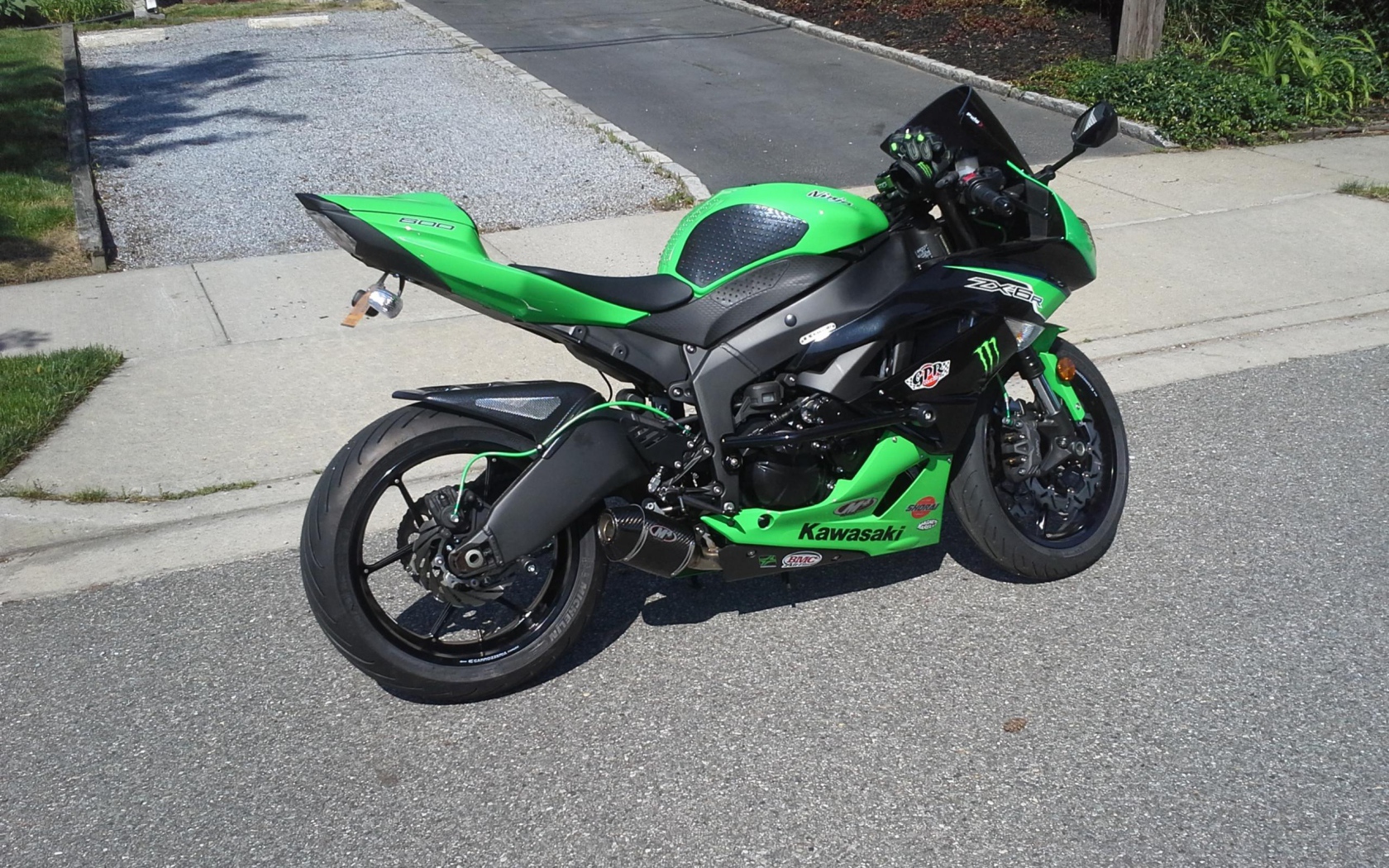 Быстрый мотоцикл Kawasaki Ninja ZX-6R 636 Performance