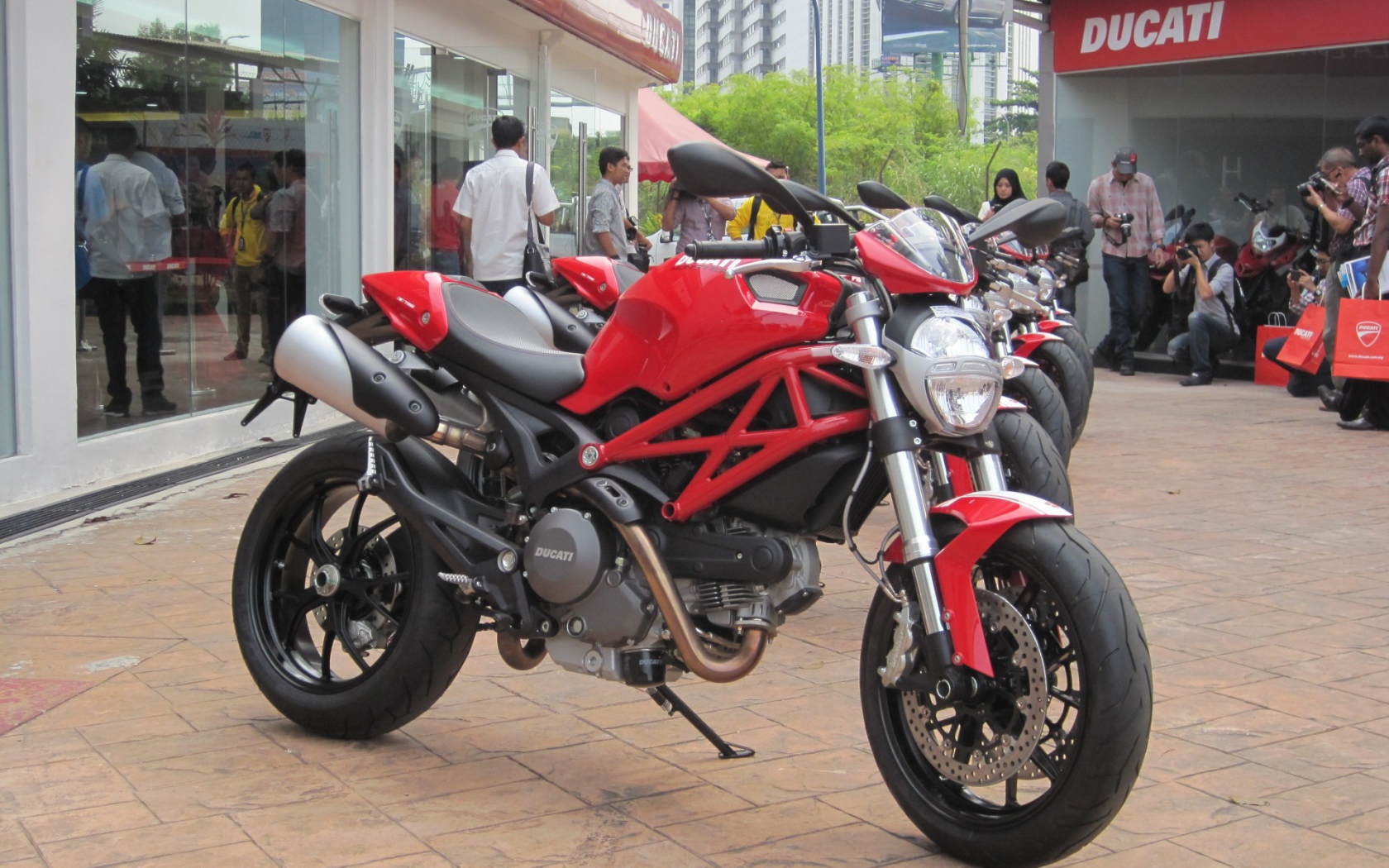 Невероятный мотоцикл Ducati Monster 796 Corse Stripe