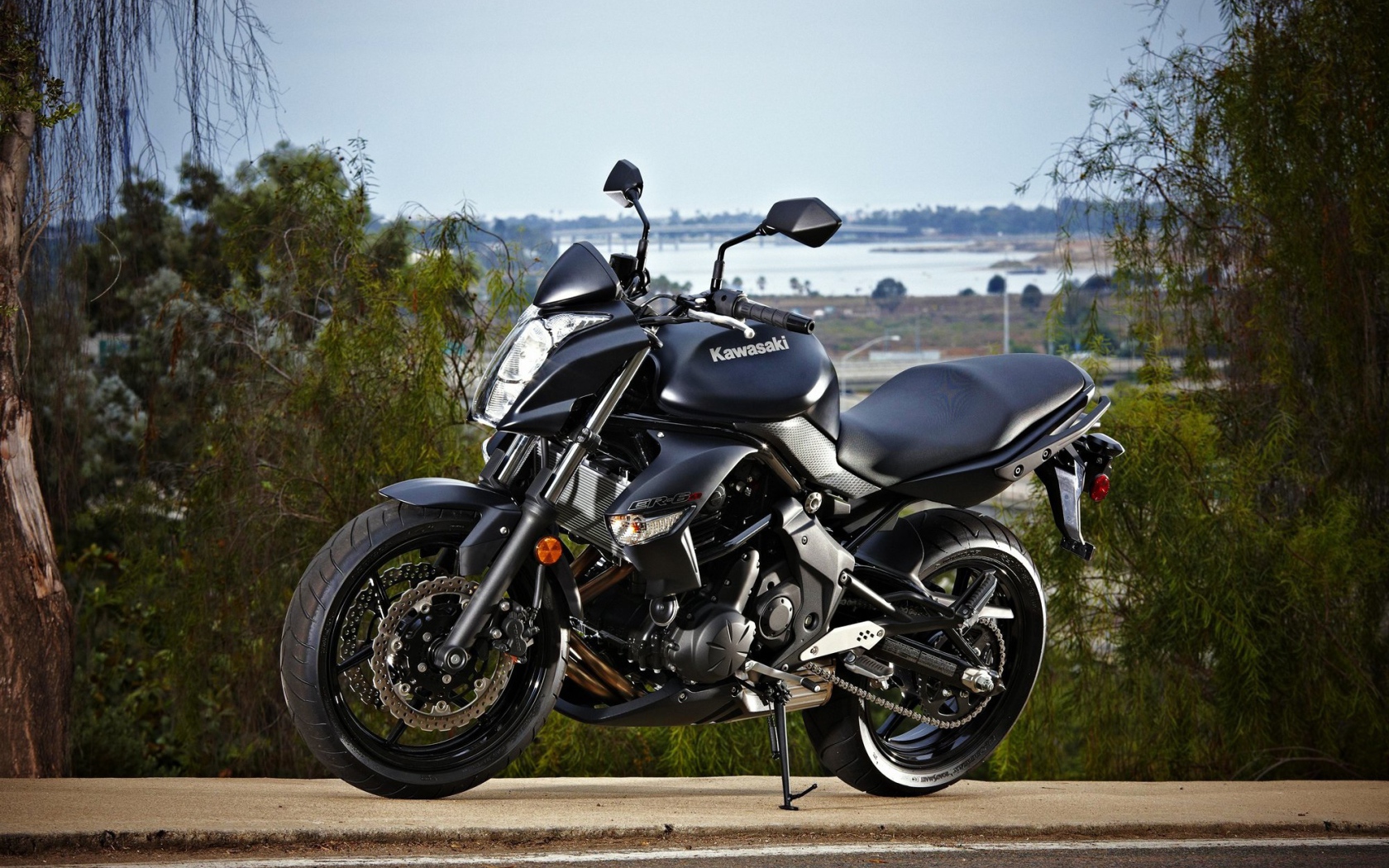 Невероятно быстрый мотоцикл Kawasaki ER-6n