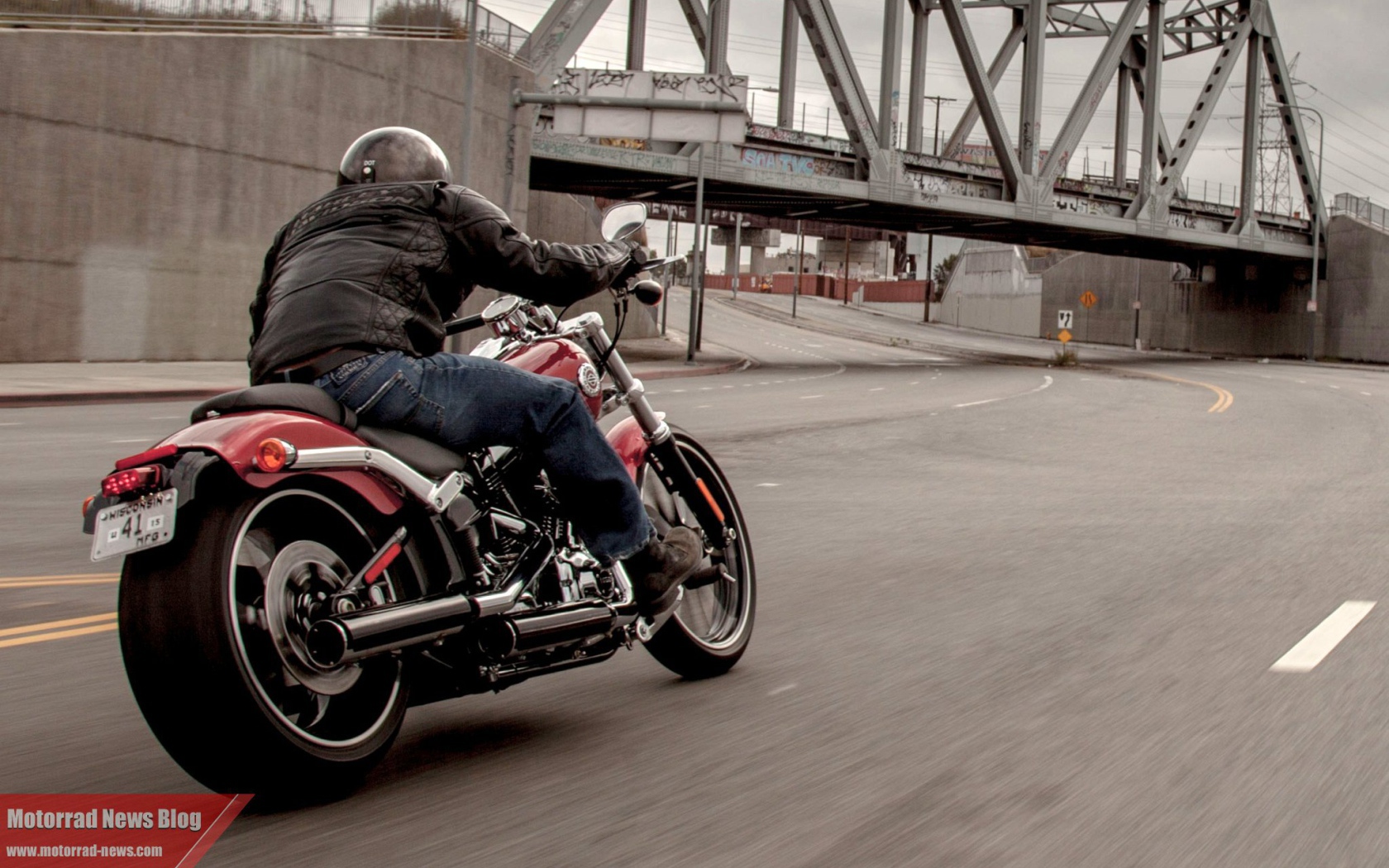 Невероятно быстрый мотоцикл Harley-Davidson CVO Breakout