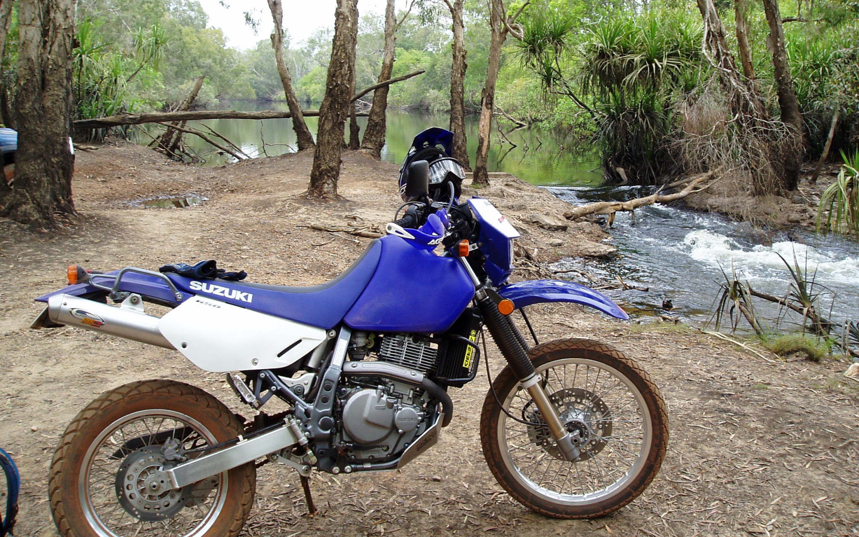 Новый надежный мотоцикл Suzuki DR 650 SE