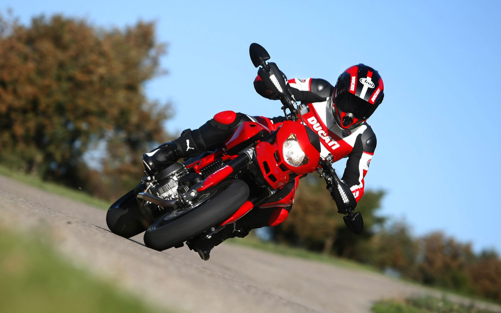 Популярный мотоцикл Ducati Hypermotard SP