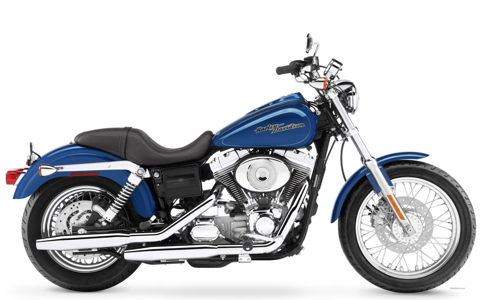 Популярный мотоцикл Harley-Davidson Dyna Super Glide Custom