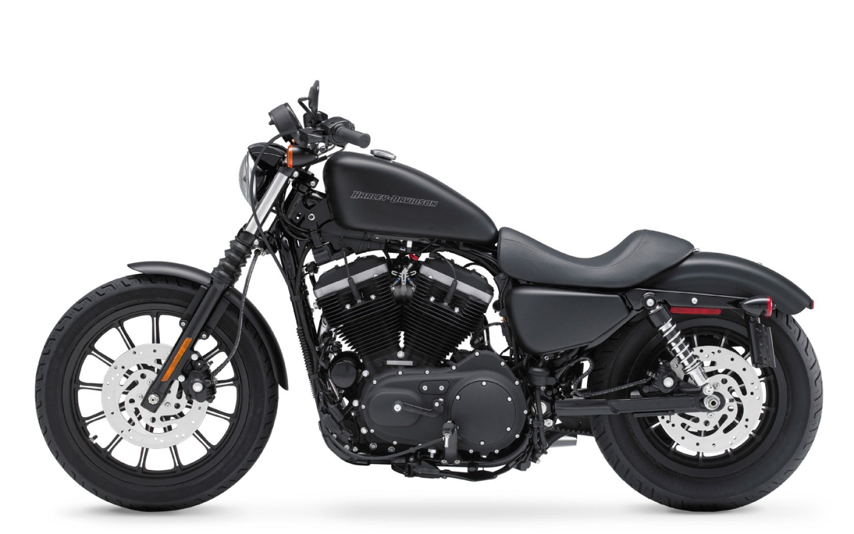 Популярный мотоцикл Harley-Davidson XL 883N Sportster Iron