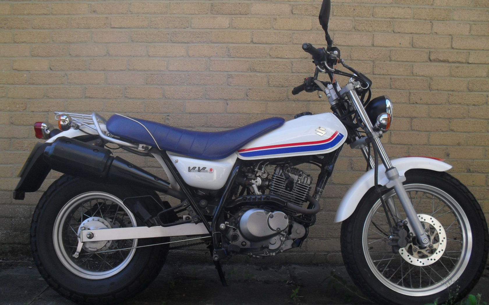 Популярный мотоцикл Suzuki RV 125