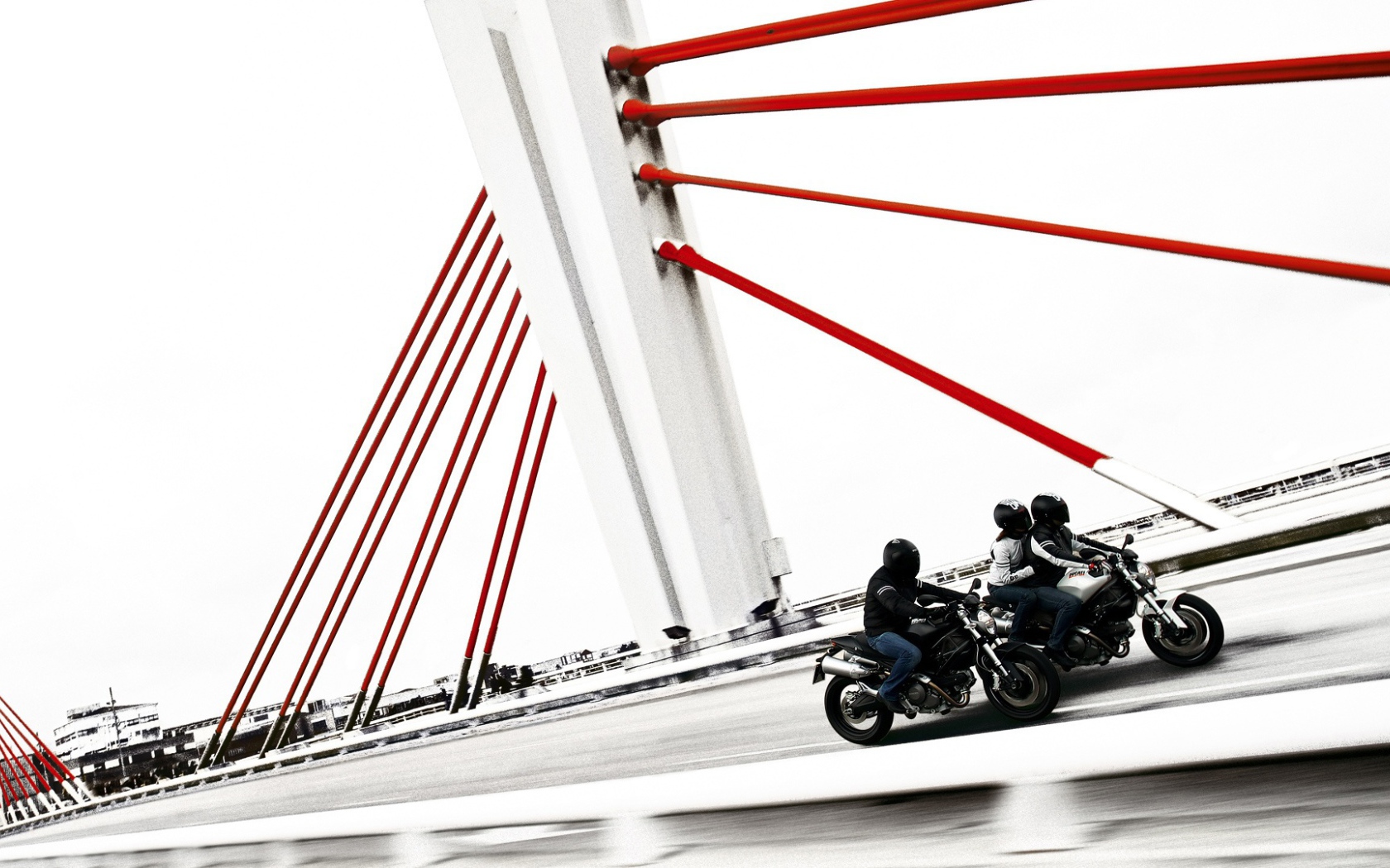 Гонка монстров Ducati