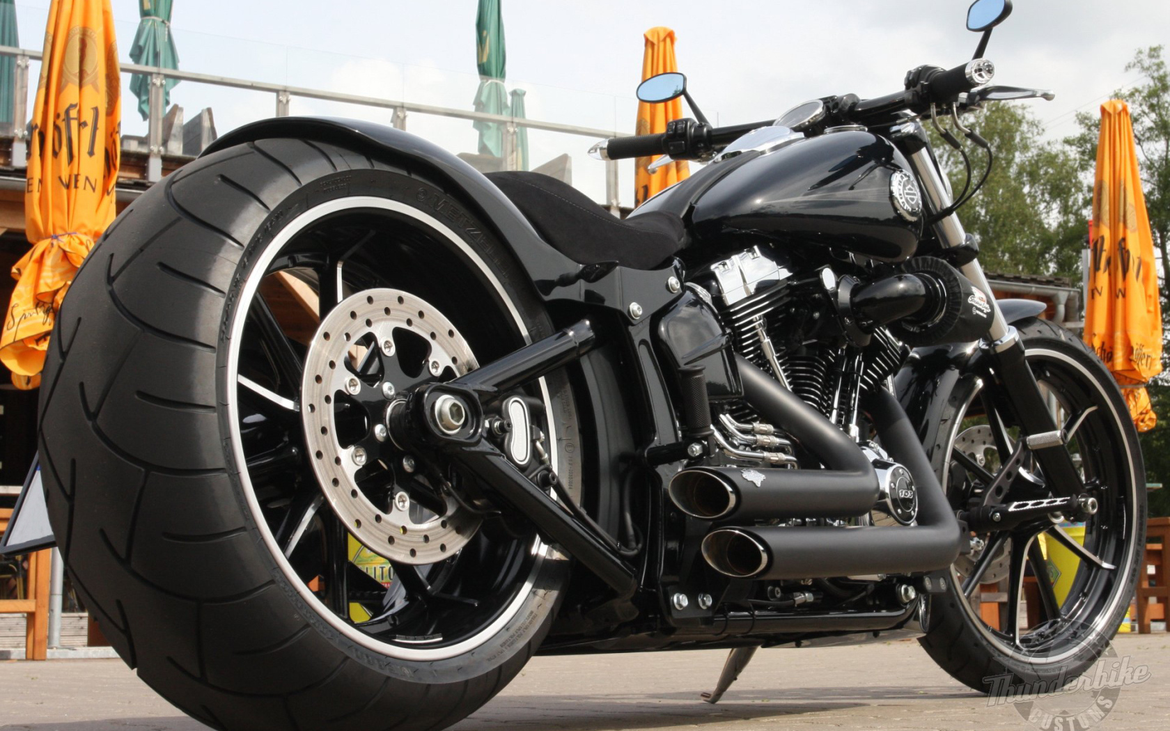Невероятно быстрый мотоциклHarley-Davidson Softail Breakout