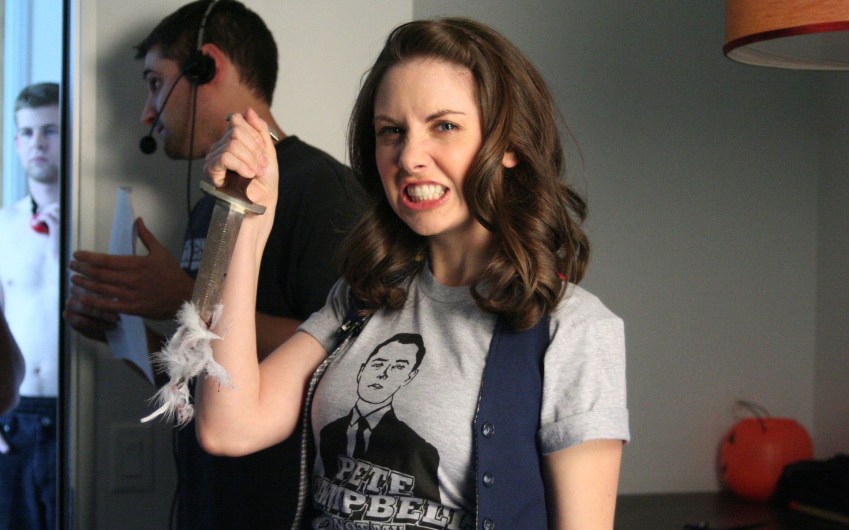 Элисон Бри с ножом