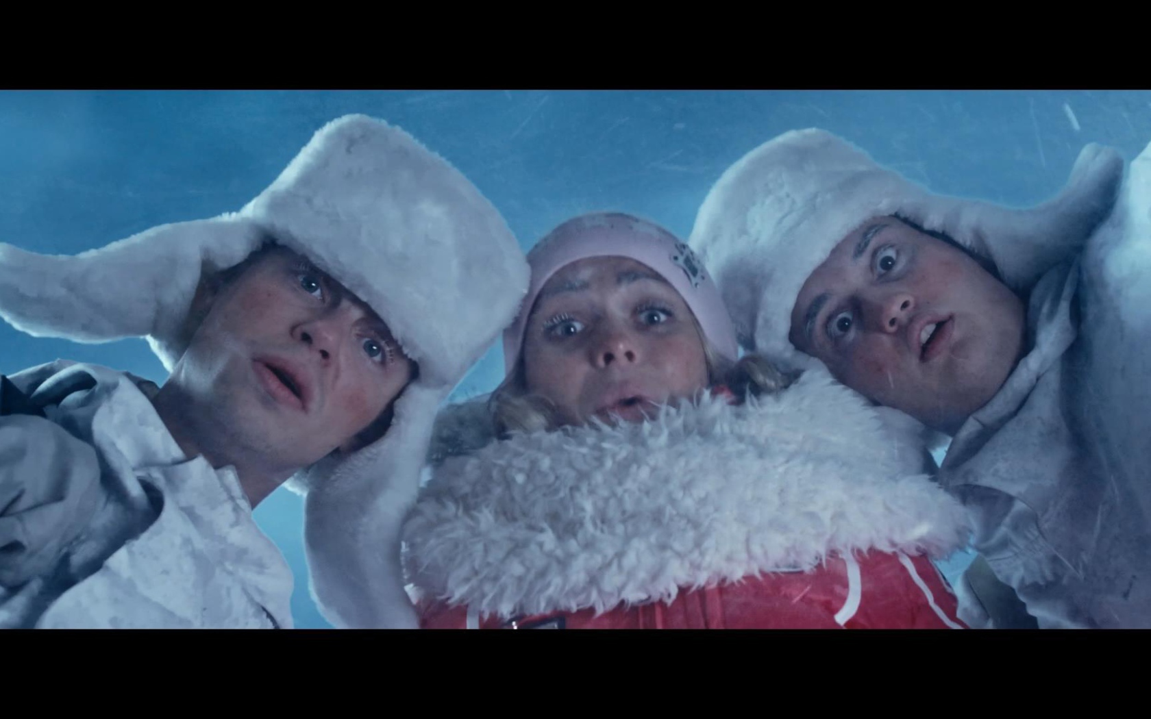 Момент из фильма Ёлки 3