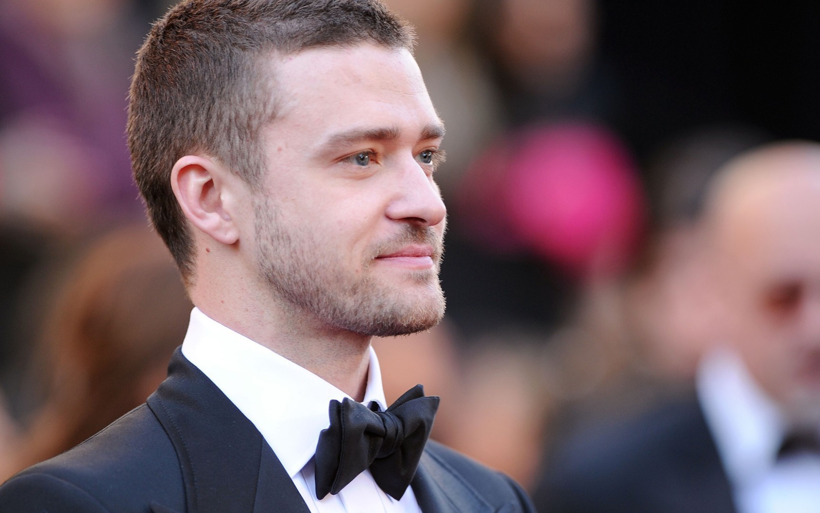 Джастин Тимберлейк в костюме с бабочкой