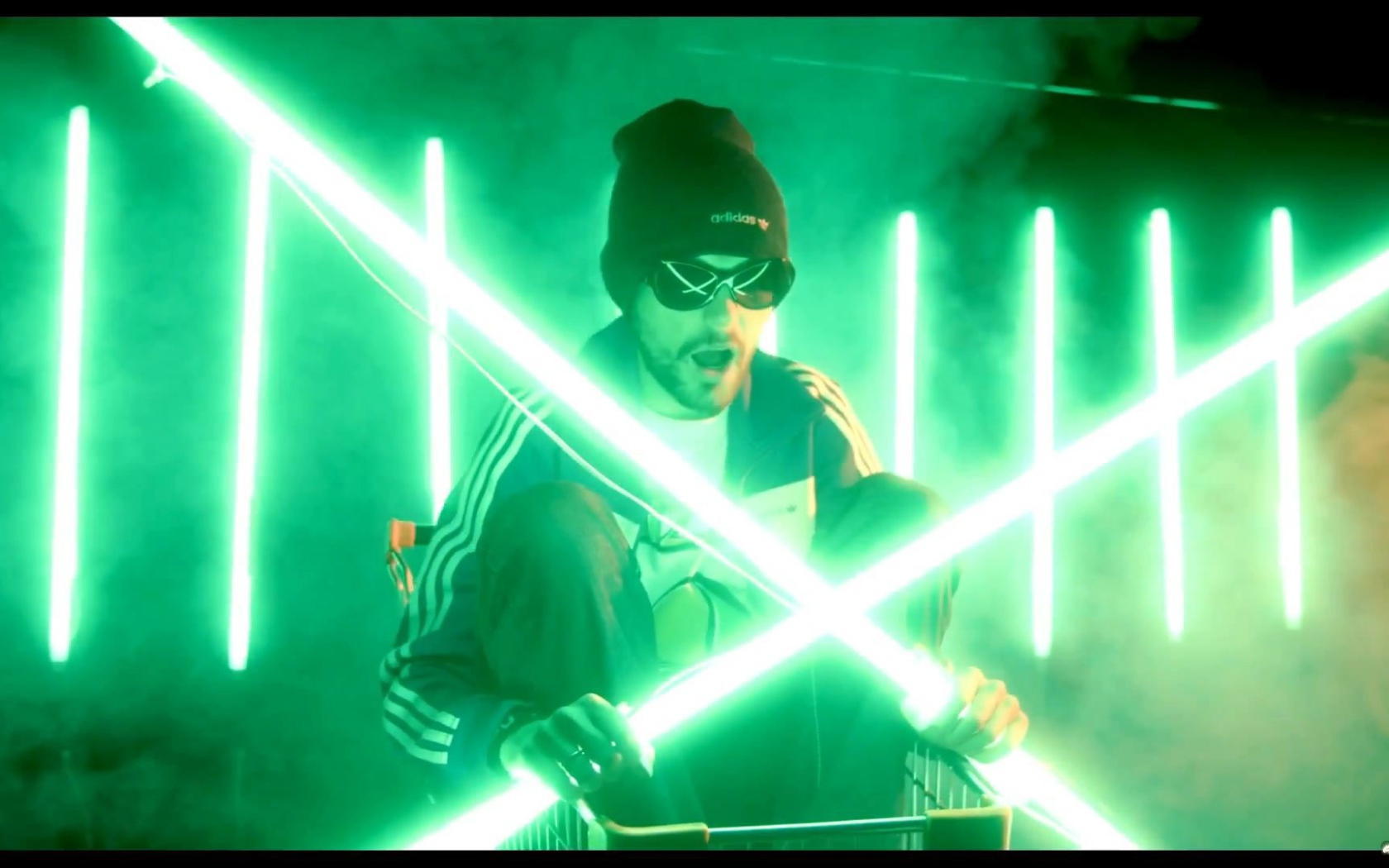 Noize MC с световыми мечами