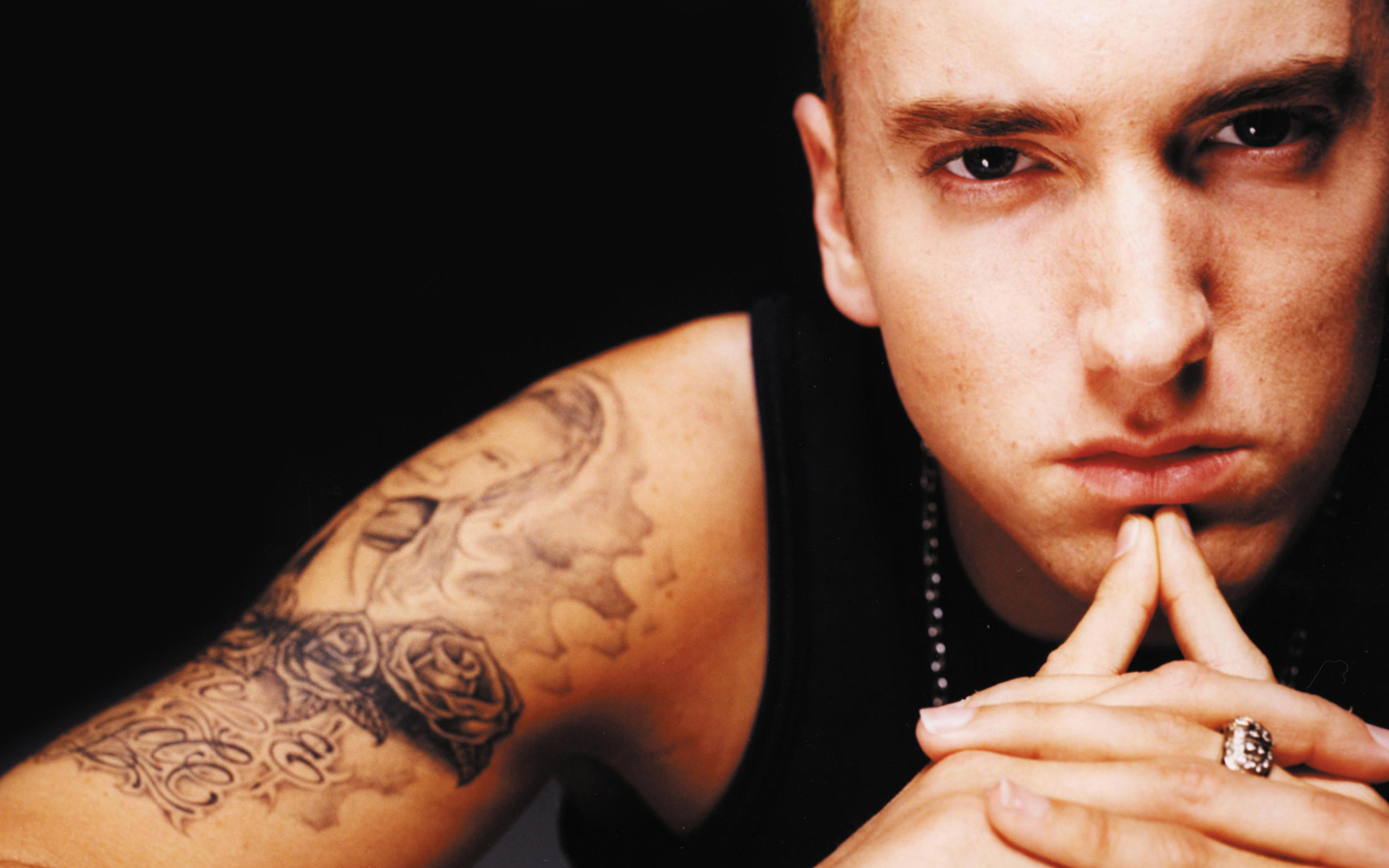 Задумчивый взгляд Eminemа