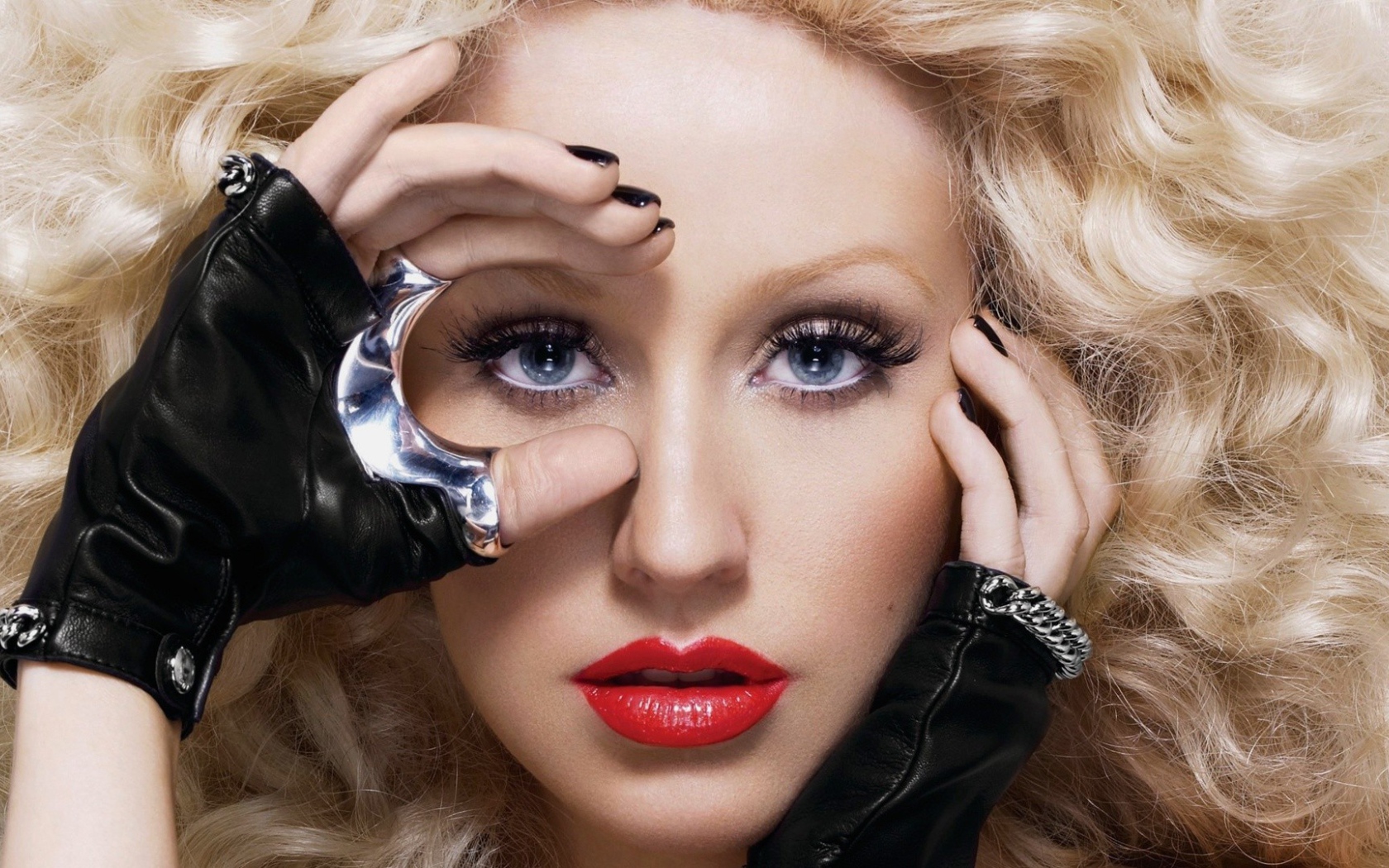 	  Singer Christina Aguilera