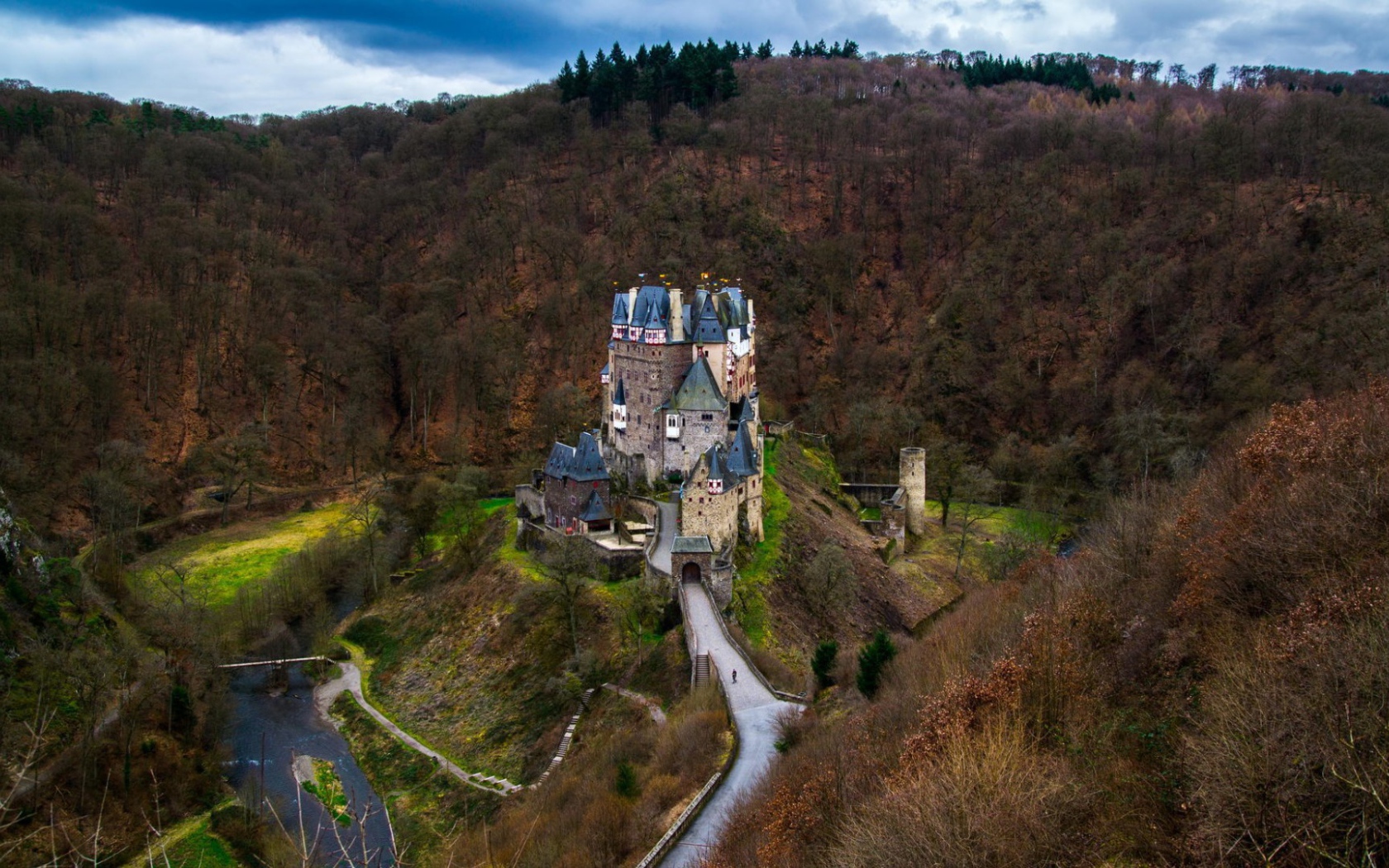 Дорога в старый замок