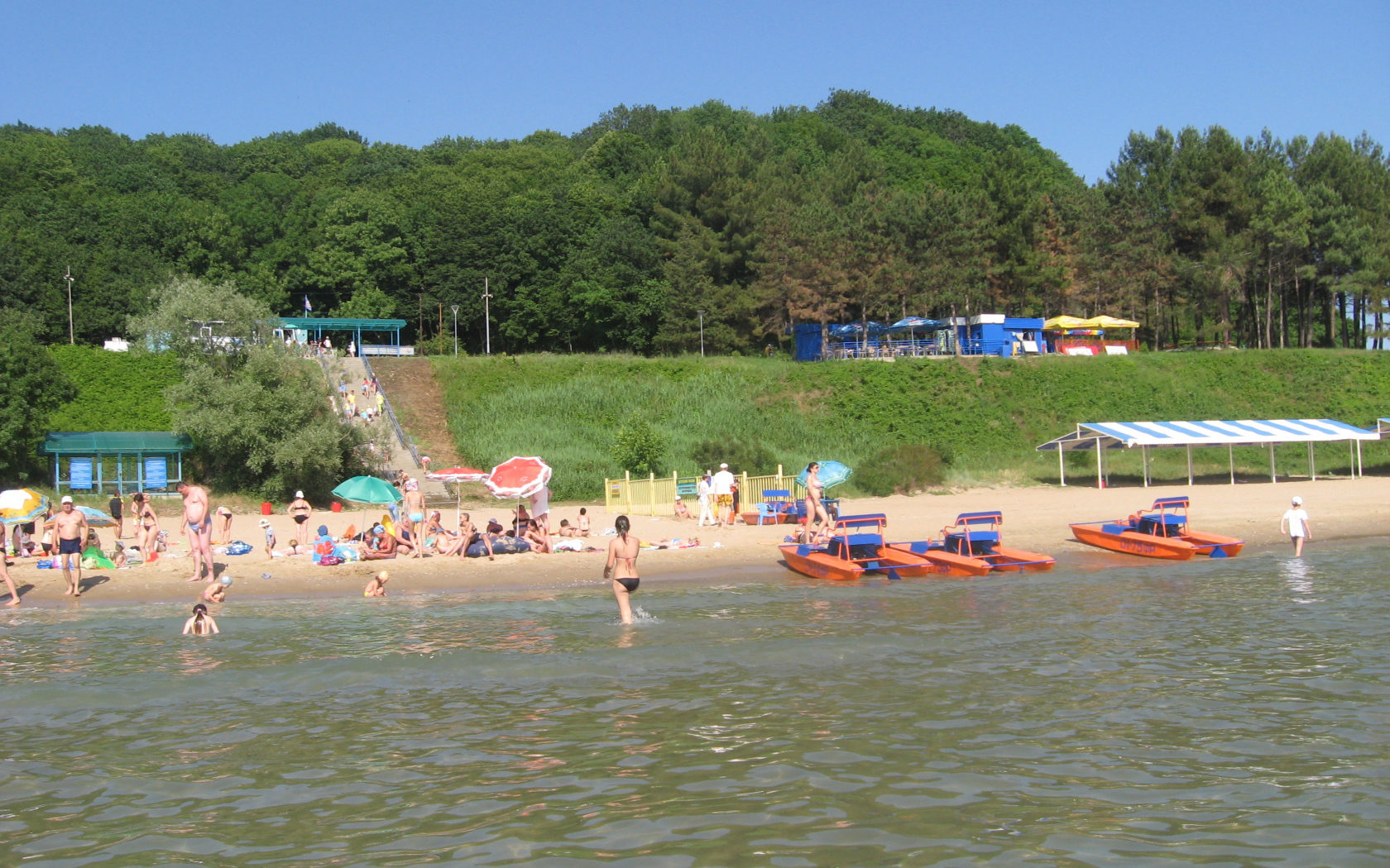 Золотой пляж в Лермонтово